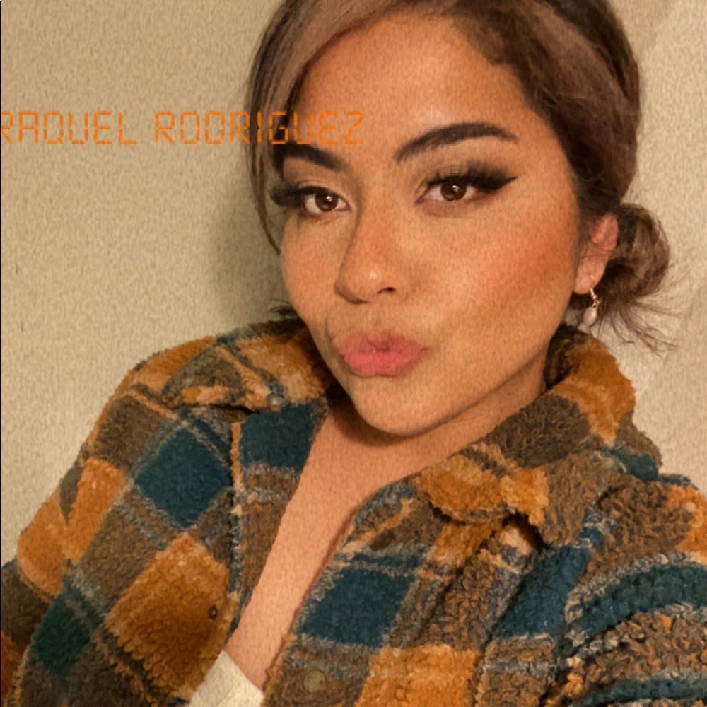 Meet your Posher, Raquel